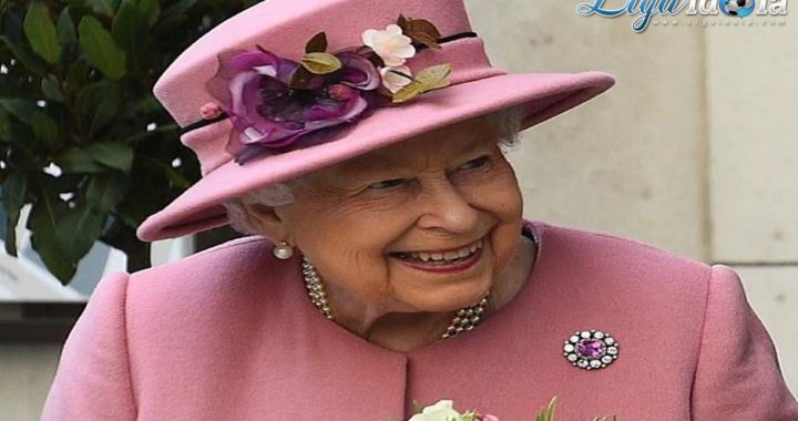 Ratu Elizabeth II Tawarkan Gaji Rp553 Juta untuk Admin Medsos