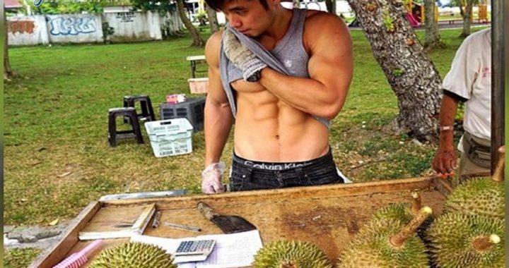 Pengakuan Pria Kekar yang Viral karena Jualan Durian, Syok dan Ketakutan