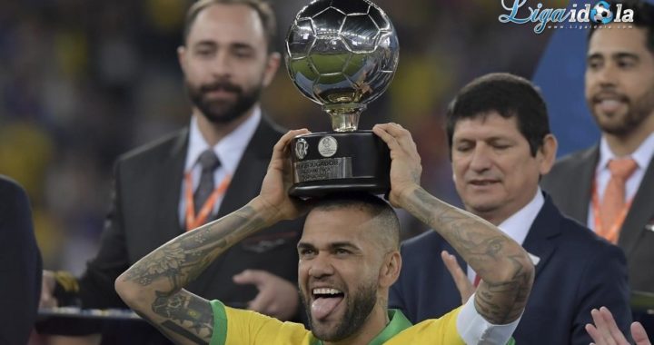 Dani Alves Gabung Sao Paulo demi Ambisi Tampil di Piala Dunia 2022