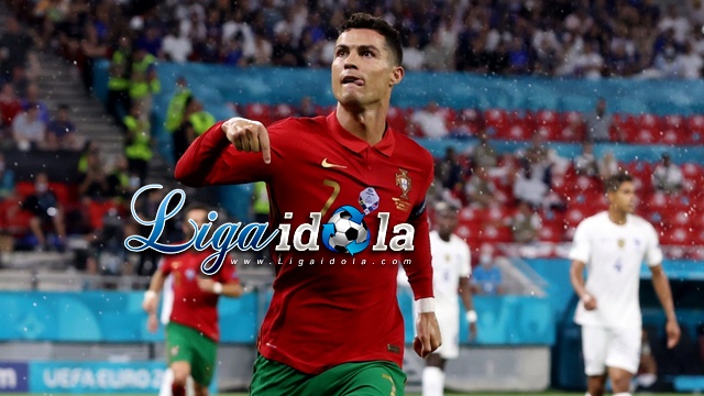 Cristiano Ronaldo Dilempar Botol di Laga Purtugal VS Prancis