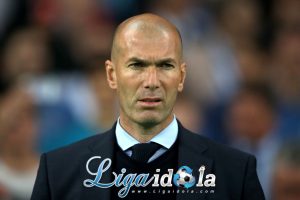 Hei Zinedine Zidane, Bisa Yuk Latih Manchester United