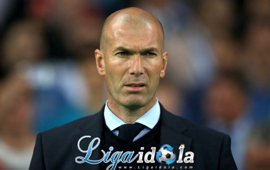 Hei Zinedine Zidane, Bisa Yuk Latih Manchester United